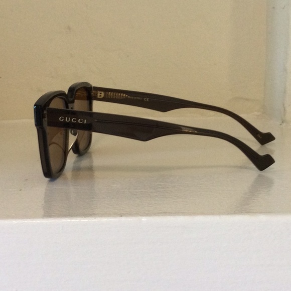 Chic, Classic Gucci Sunglasses - Picture 4 of 5